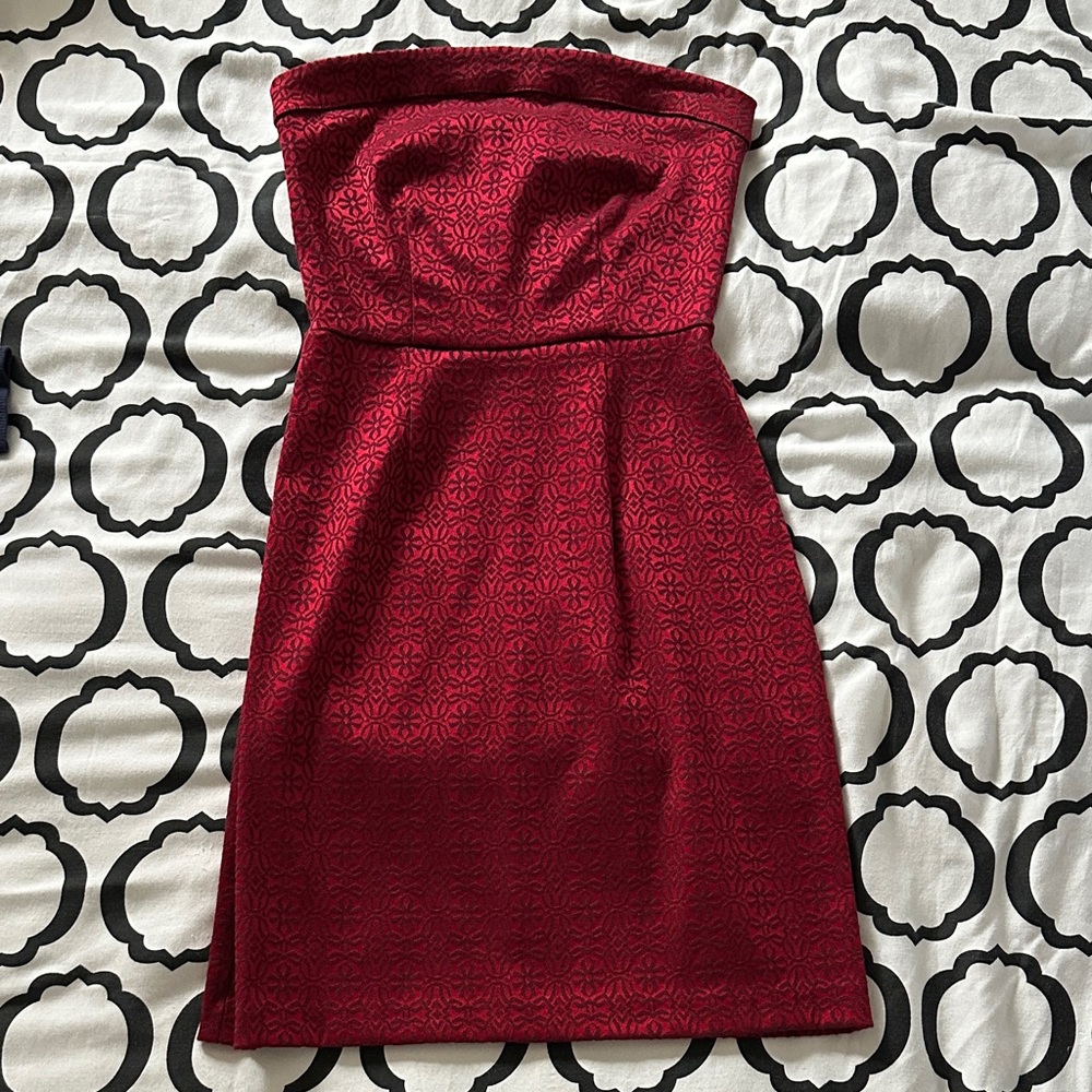 Chic Strapless Burgundy Dress